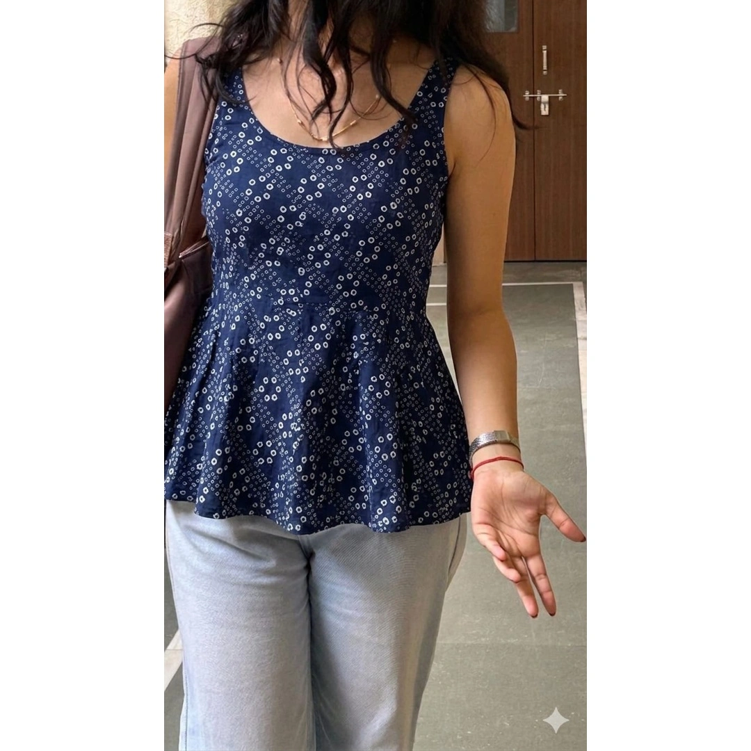 Sleeveless pleated kurti